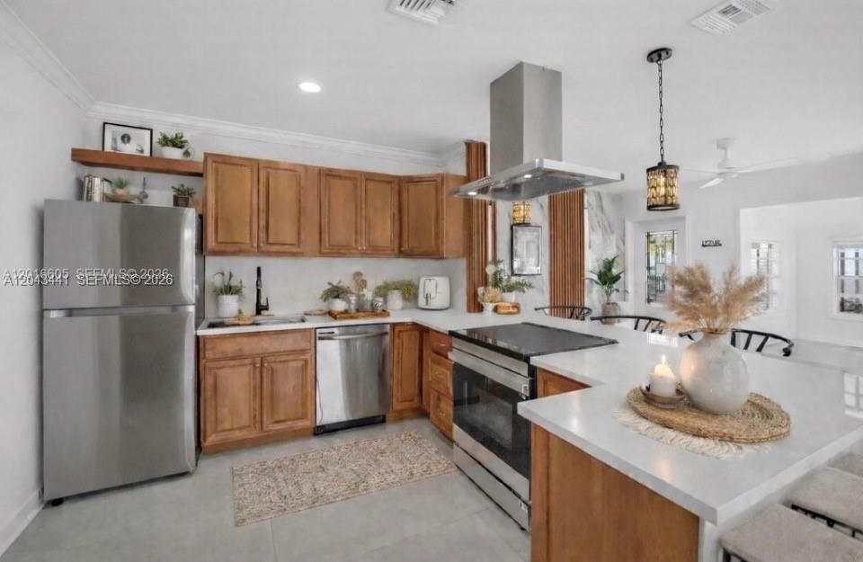 В аренду: $4,500 (3 спален, 1 ванн, 1088 Квадратных фут)