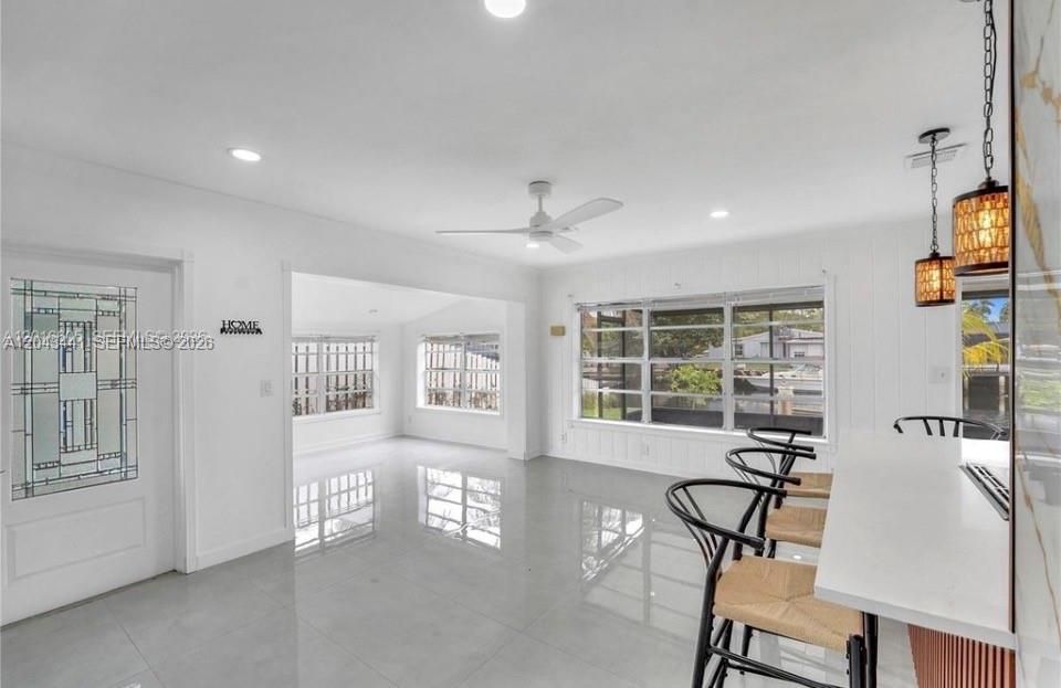 В аренду: $4,500 (3 спален, 1 ванн, 1088 Квадратных фут)