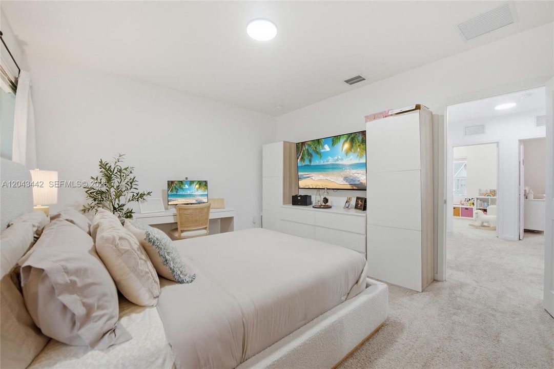 For Rent: $2,500 (3 beds, 2 baths, 1488 Square Feet)