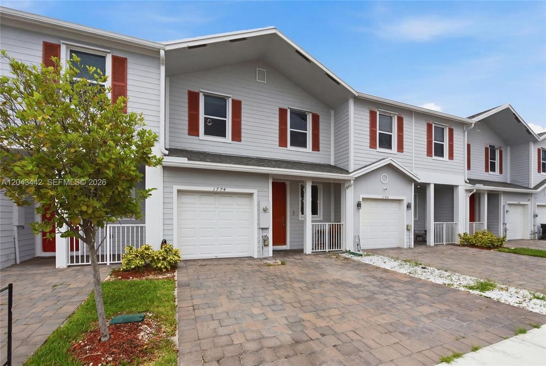 For Rent: $2,500 (3 beds, 2 baths, 1488 Square Feet)