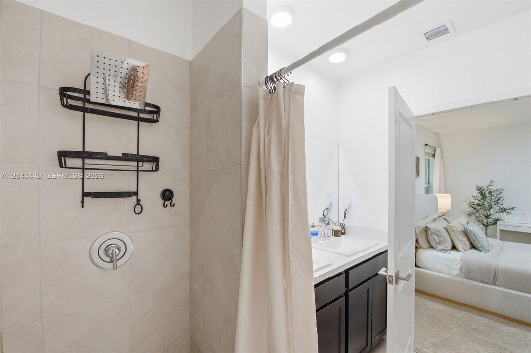 For Rent: $2,500 (3 beds, 2 baths, 1488 Square Feet)