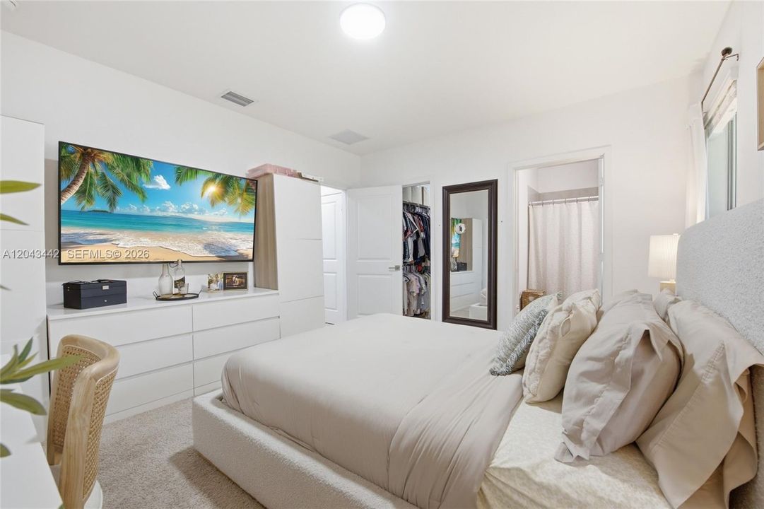 For Rent: $2,500 (3 beds, 2 baths, 1488 Square Feet)