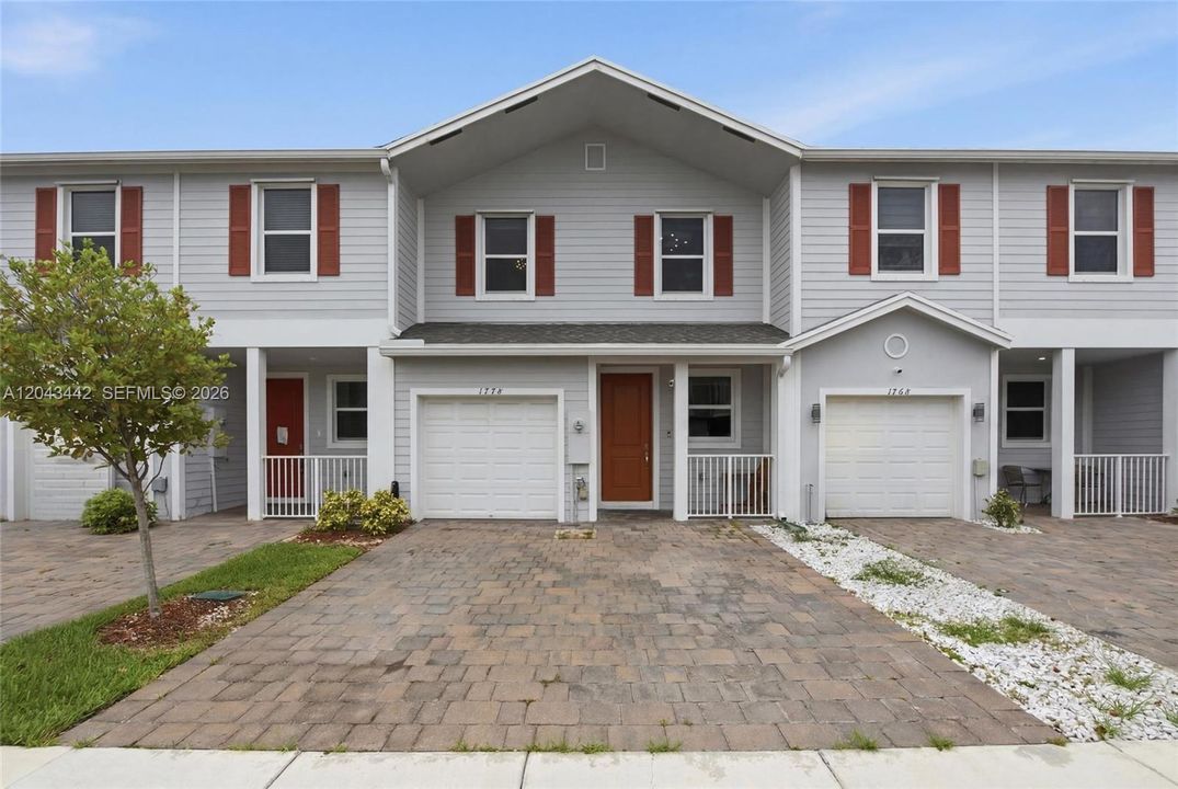 For Rent: $2,500 (3 beds, 2 baths, 1488 Square Feet)