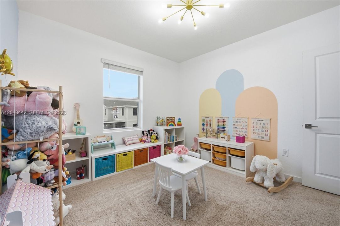 For Rent: $2,500 (3 beds, 2 baths, 1488 Square Feet)