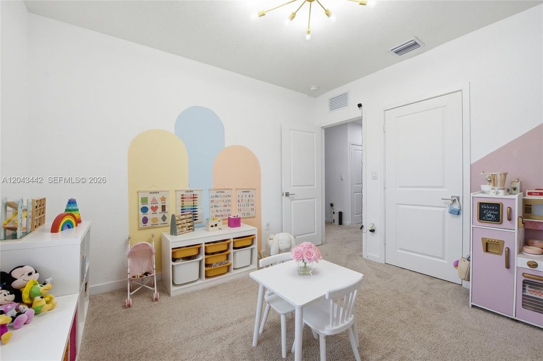 For Rent: $2,500 (3 beds, 2 baths, 1488 Square Feet)