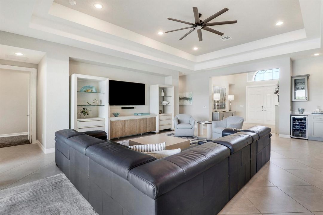 Living room 4