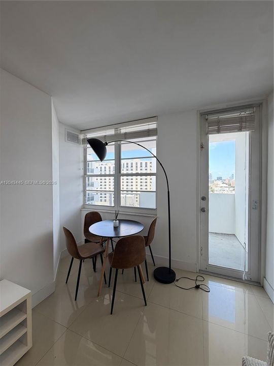 For Rent: $2,700 (1 beds, 1 baths, 530 Square Feet)