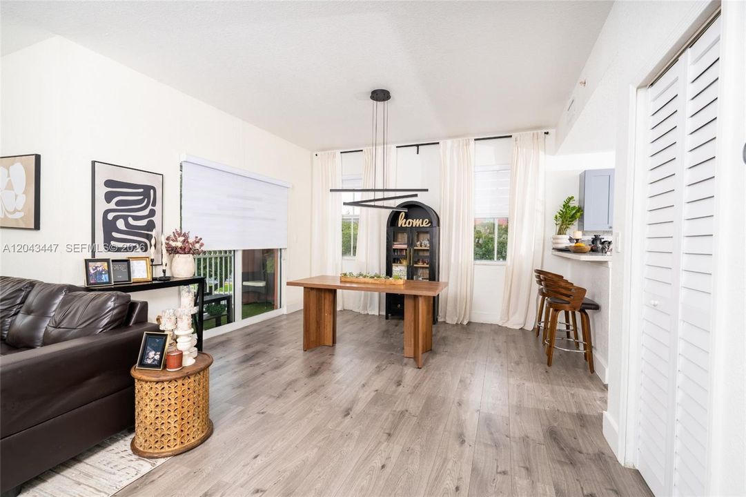 For Sale: $370,000 (2 beds, 2 baths, 1260 Square Feet)