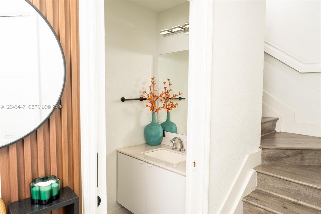 For Sale: $370,000 (2 beds, 2 baths, 1260 Square Feet)
