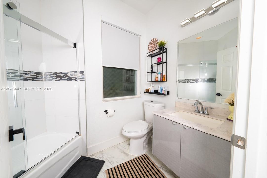 For Sale: $370,000 (2 beds, 2 baths, 1260 Square Feet)