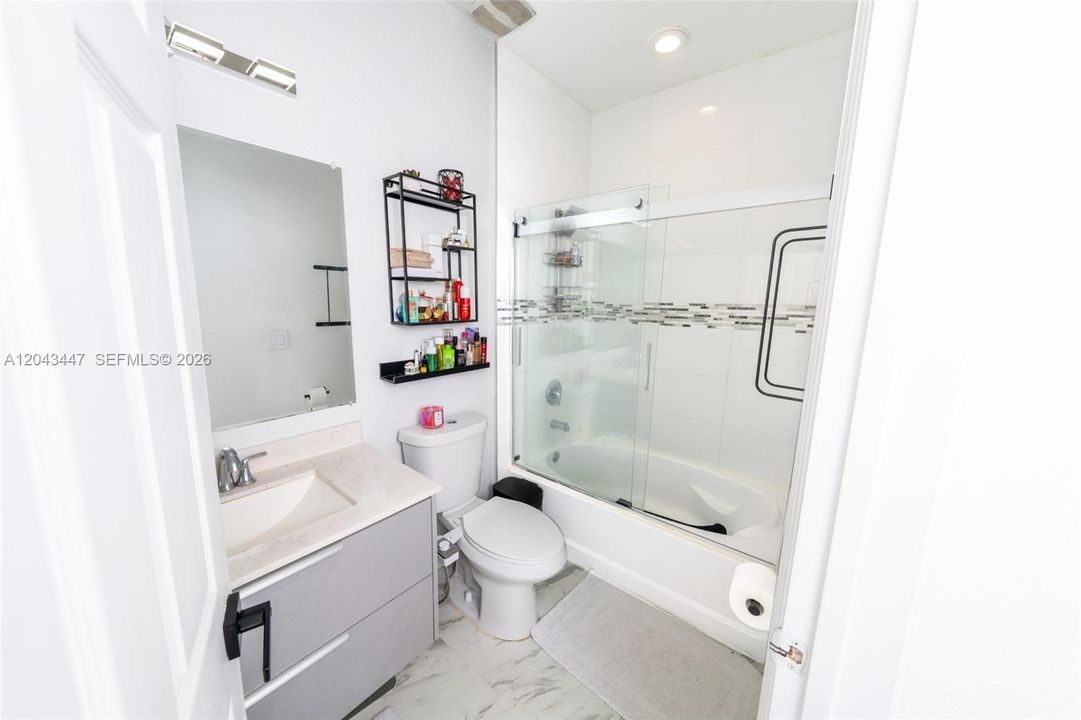 For Sale: $370,000 (2 beds, 2 baths, 1260 Square Feet)