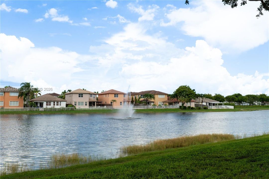 На продажу: $365,000 (2 спален, 2 ванн, 1260 Квадратных фут)