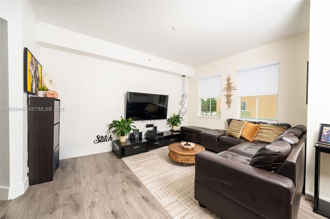 For Sale: $370,000 (2 beds, 2 baths, 1260 Square Feet)