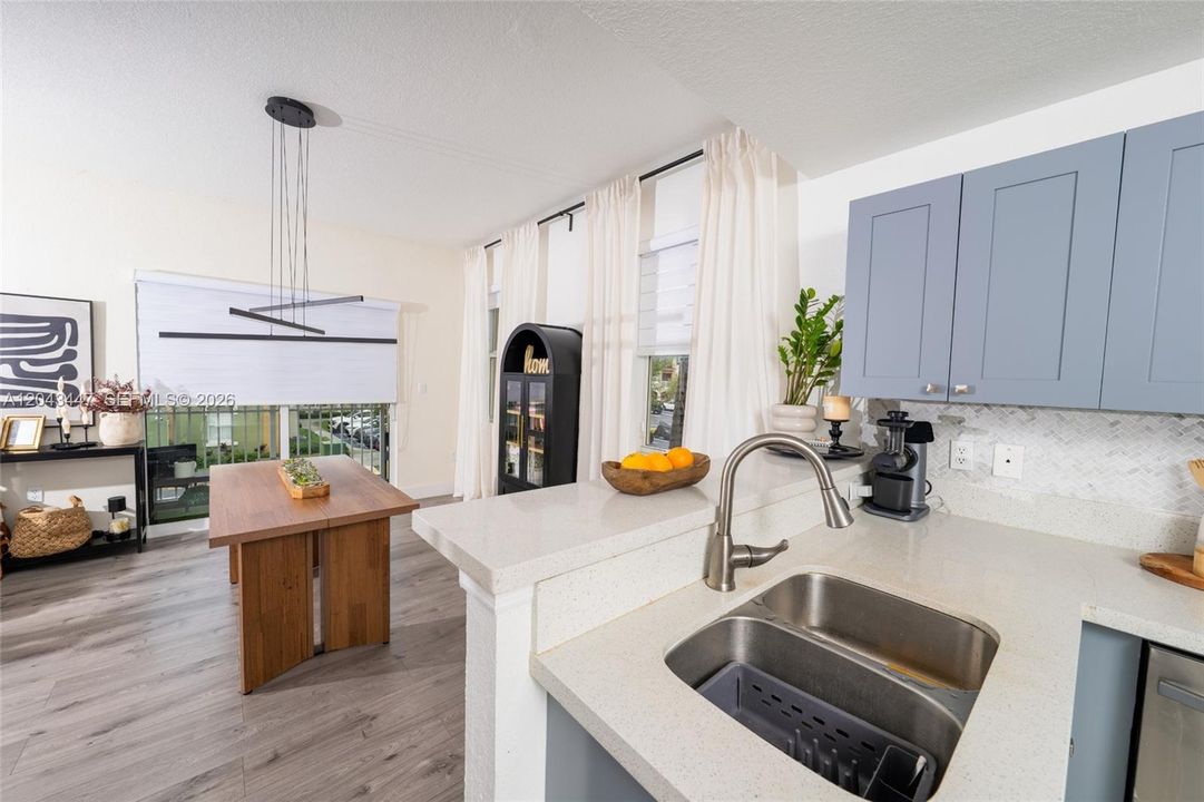 For Sale: $370,000 (2 beds, 2 baths, 1260 Square Feet)