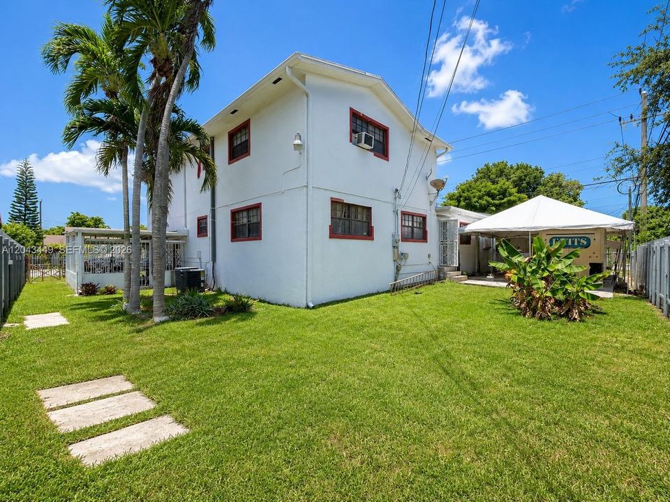 For Sale: $725,000 (4 beds, 3 baths, 2925 Square Feet)