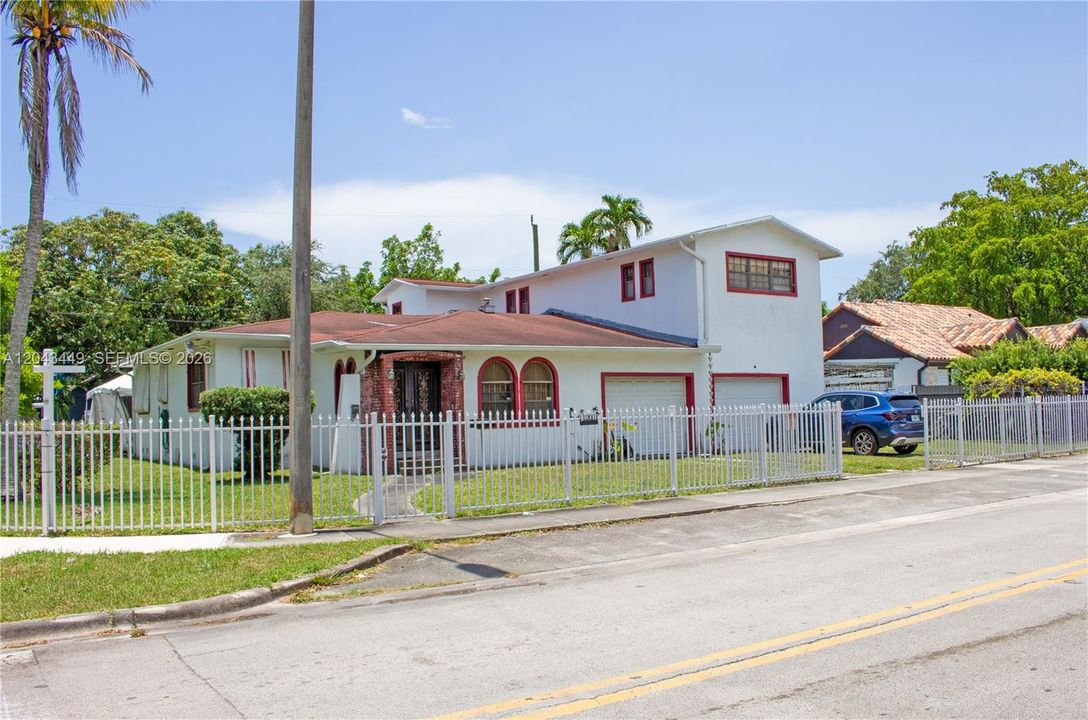 For Sale: $725,000 (4 beds, 3 baths, 2925 Square Feet)