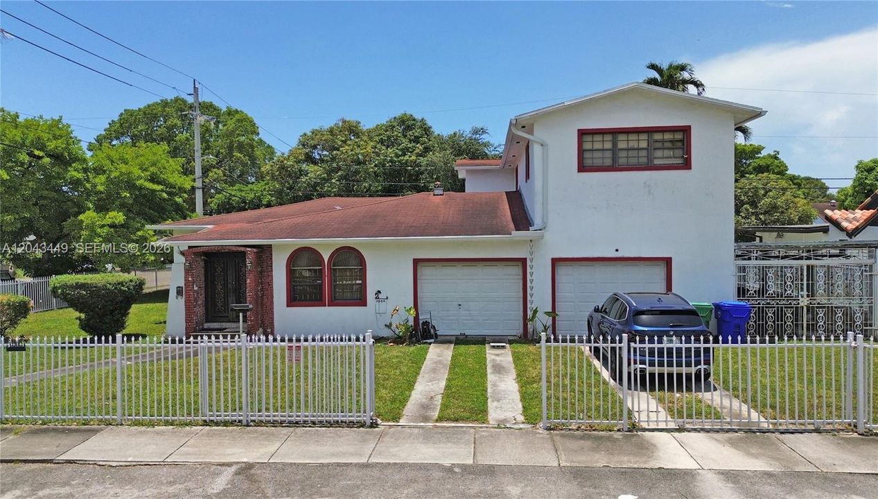 For Sale: $725,000 (4 beds, 3 baths, 2925 Square Feet)