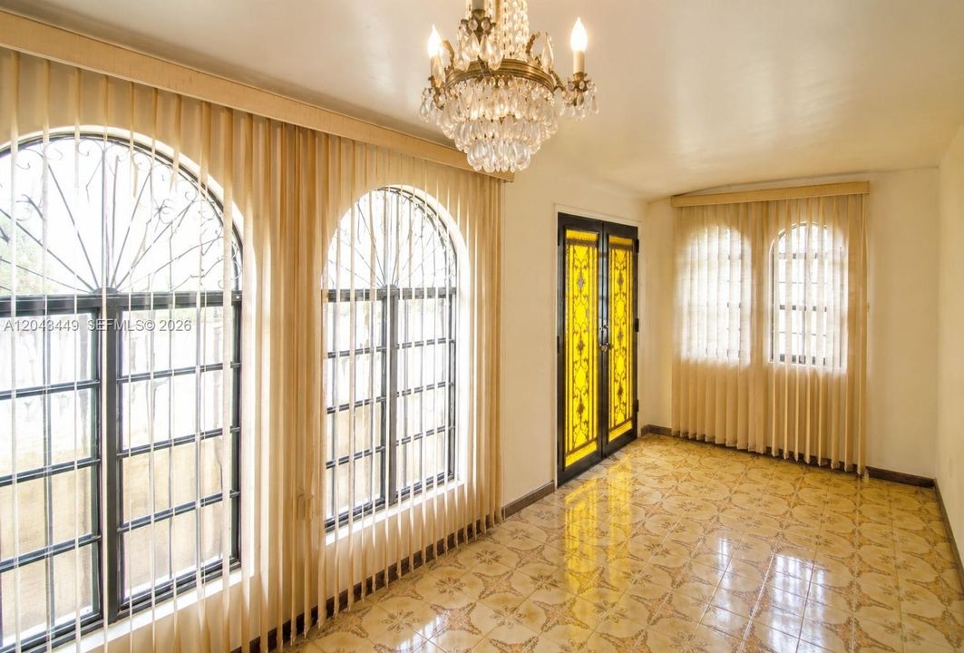For Sale: $725,000 (4 beds, 3 baths, 2925 Square Feet)