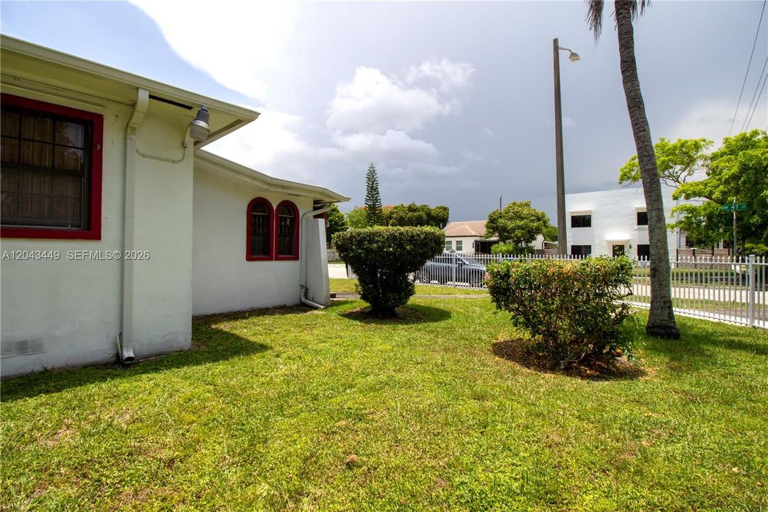 For Sale: $725,000 (4 beds, 3 baths, 2925 Square Feet)