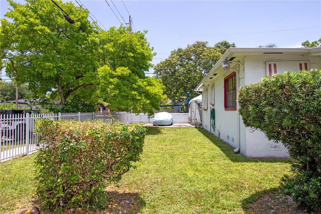 For Sale: $725,000 (4 beds, 3 baths, 2925 Square Feet)