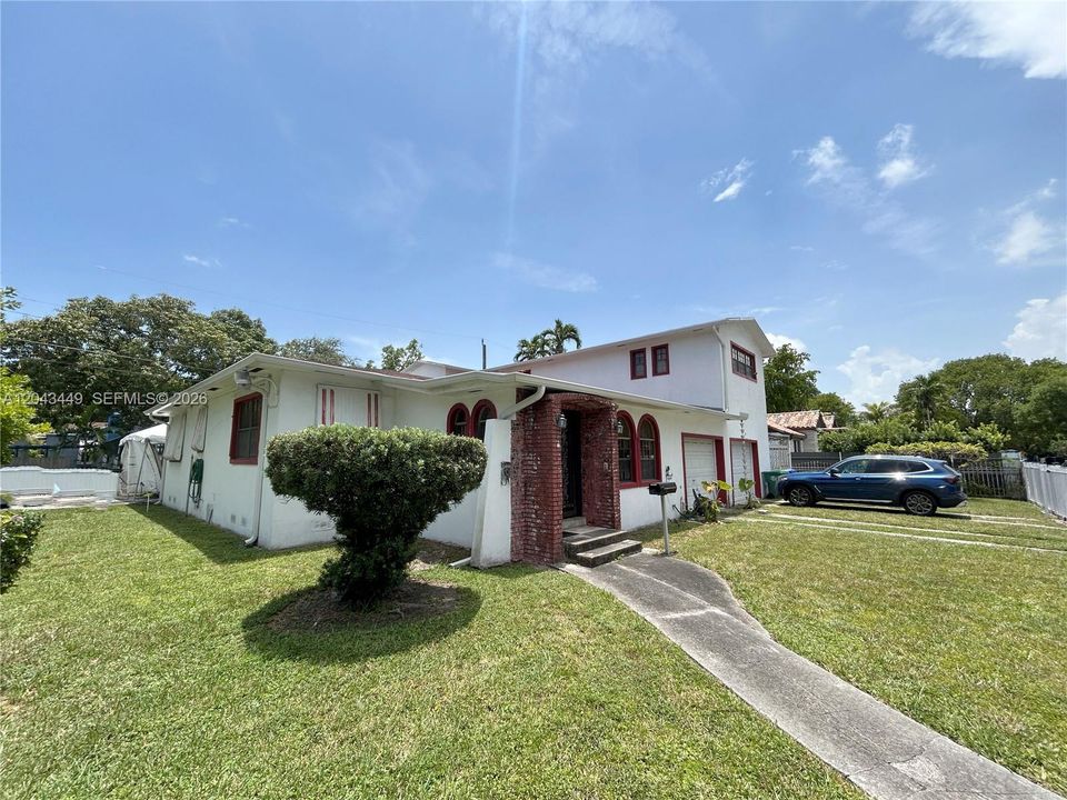 For Sale: $725,000 (4 beds, 3 baths, 2925 Square Feet)