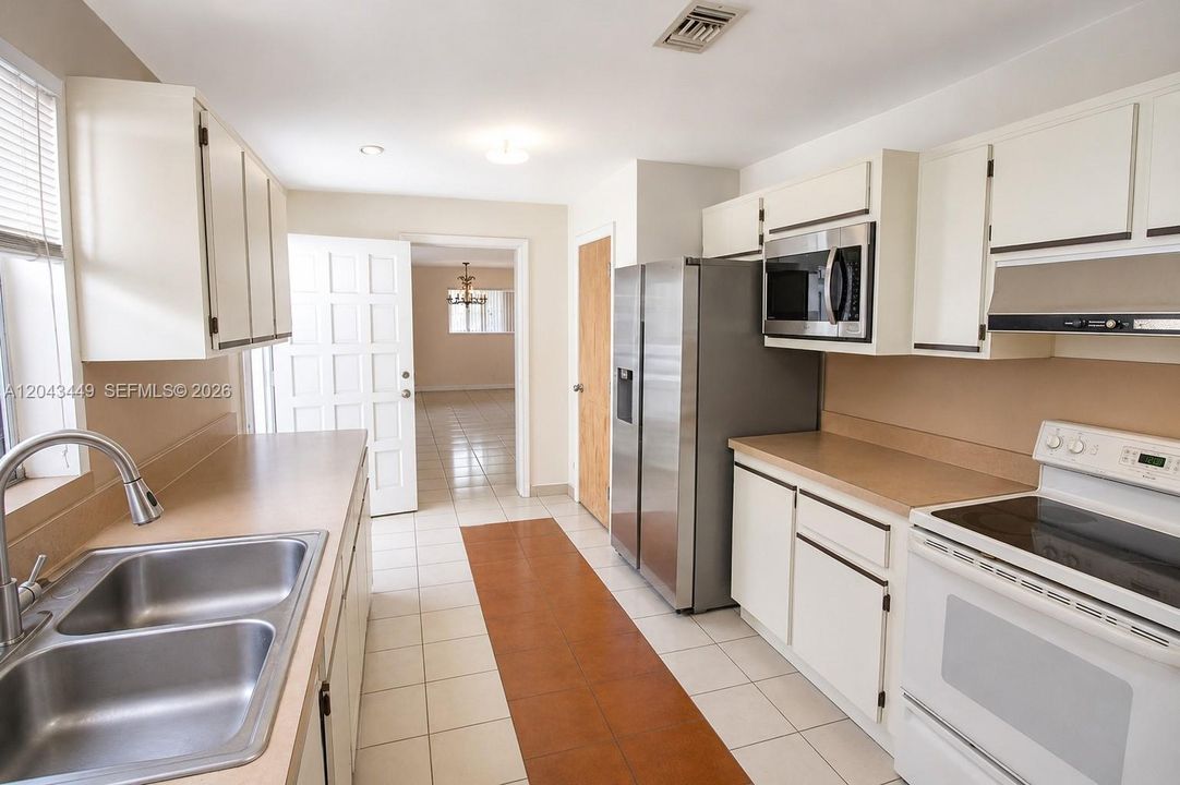 For Sale: $725,000 (4 beds, 3 baths, 2925 Square Feet)