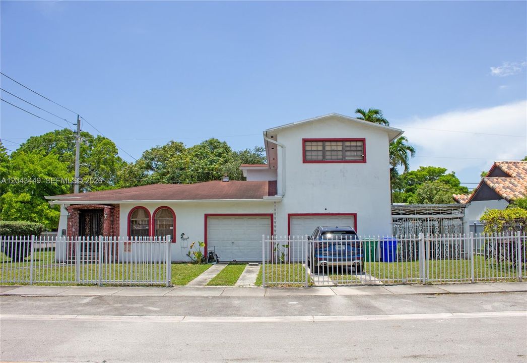 For Sale: $725,000 (4 beds, 3 baths, 2925 Square Feet)