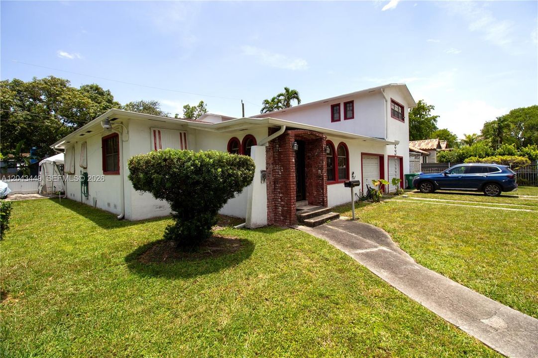 For Sale: $725,000 (4 beds, 3 baths, 2925 Square Feet)