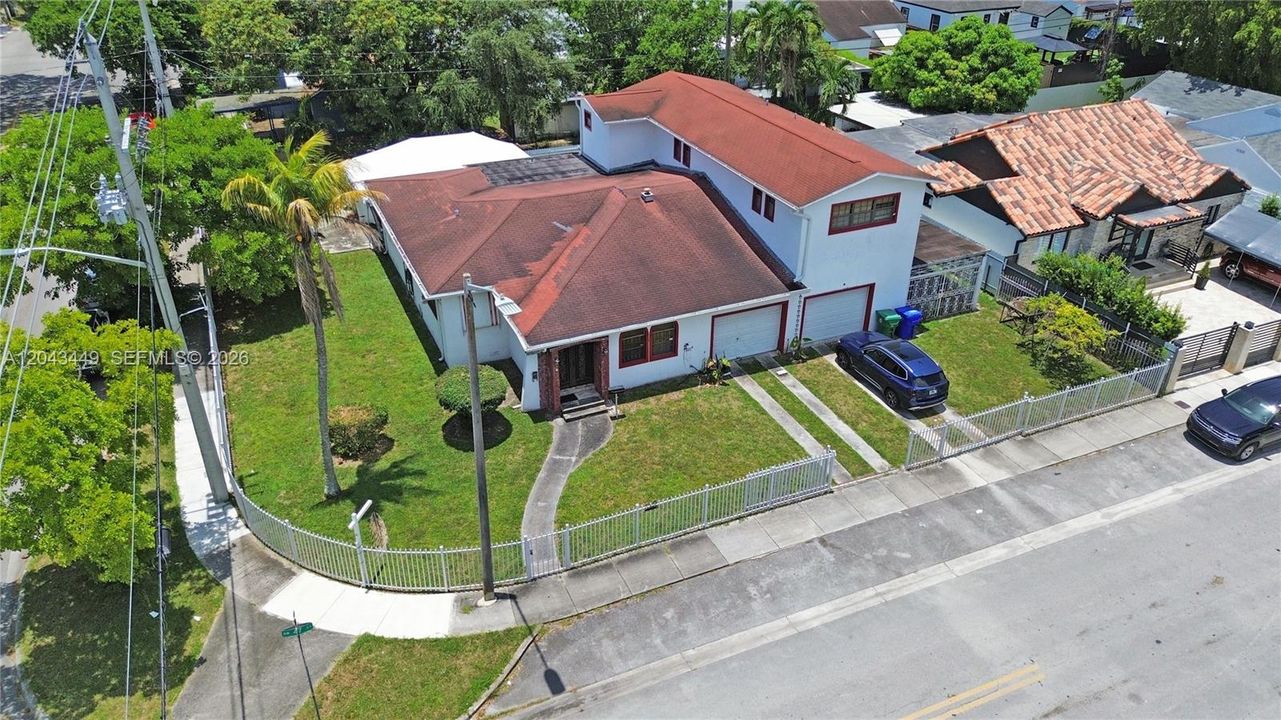 For Sale: $725,000 (4 beds, 3 baths, 2925 Square Feet)