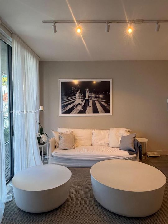 For Rent: $6,000 (2 beds, 2 baths, 1136 Square Feet)