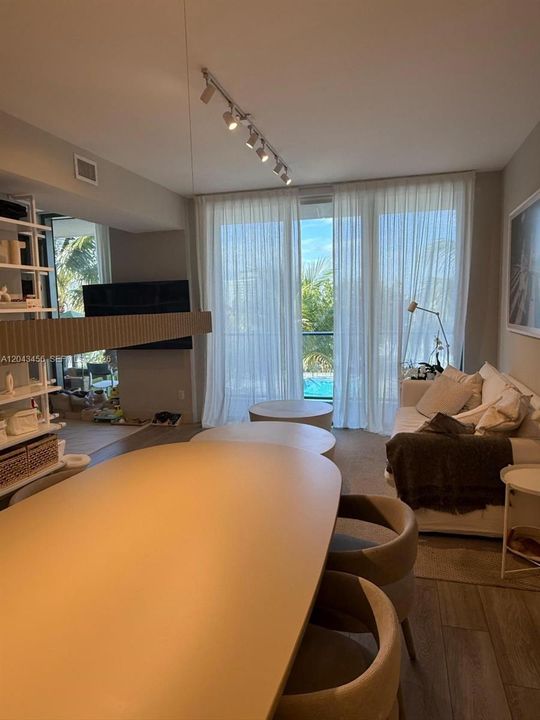 For Rent: $6,000 (2 beds, 2 baths, 1136 Square Feet)