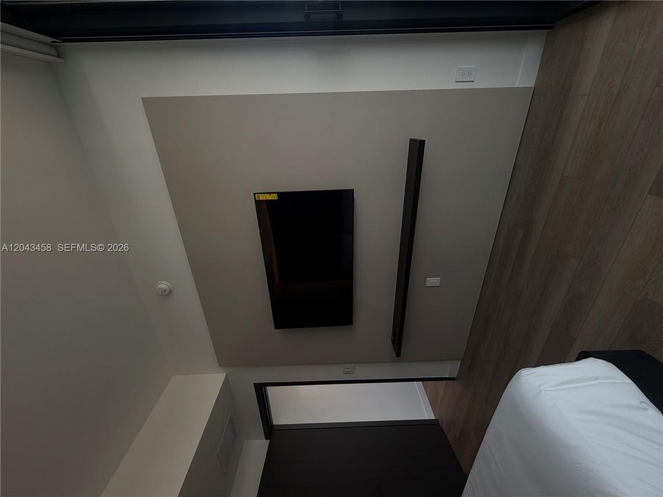 For Sale: $1,250,000 (1 beds, 1 baths, 1123 Square Feet)