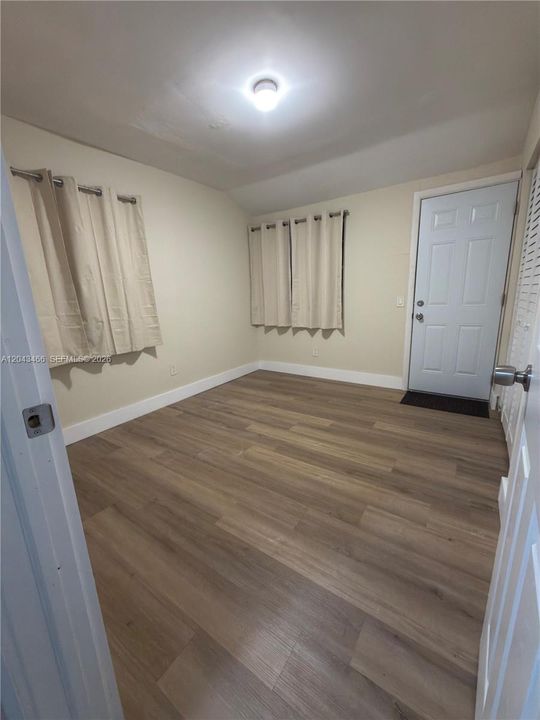 В аренду: $3,500 (3 спален, 1 ванн, 1146 Квадратных фут)