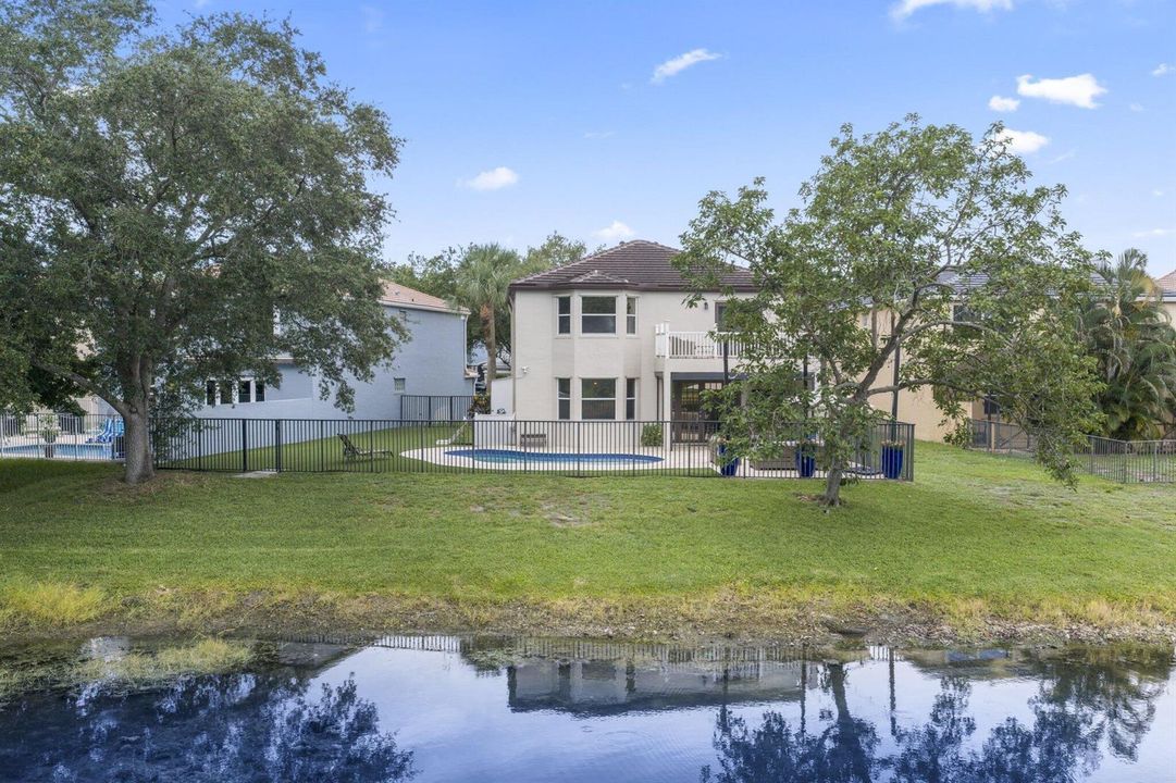 7518 Oak Grove Circle - 65.jpg-SMALL