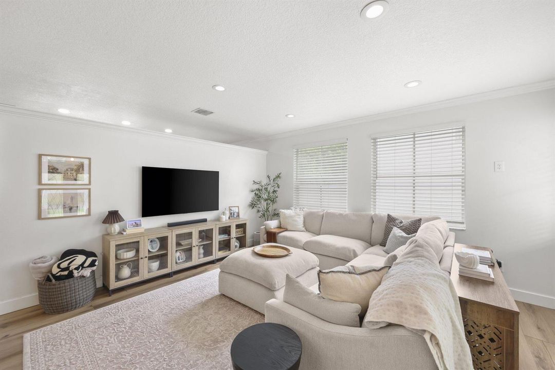 7518 Oak Grove Circle - 6.jpg-SMALL