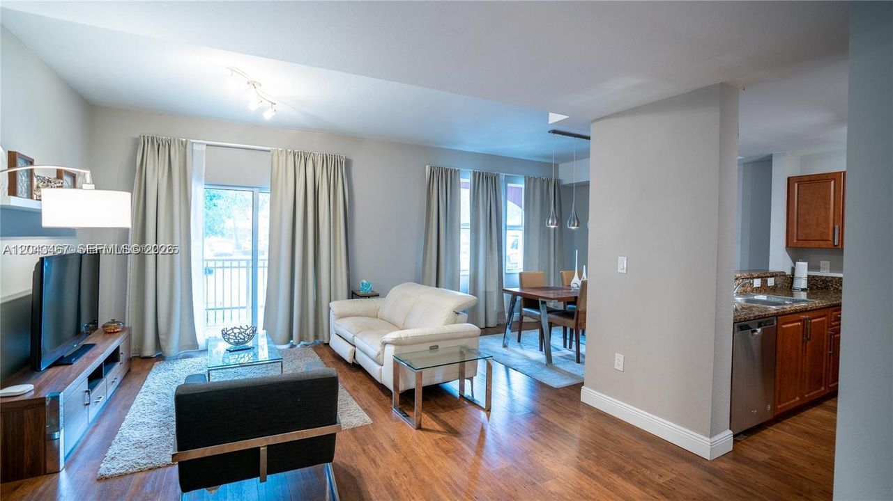 В аренду: $3,000 (3 спален, 2 ванн, 1312 Квадратных фут)