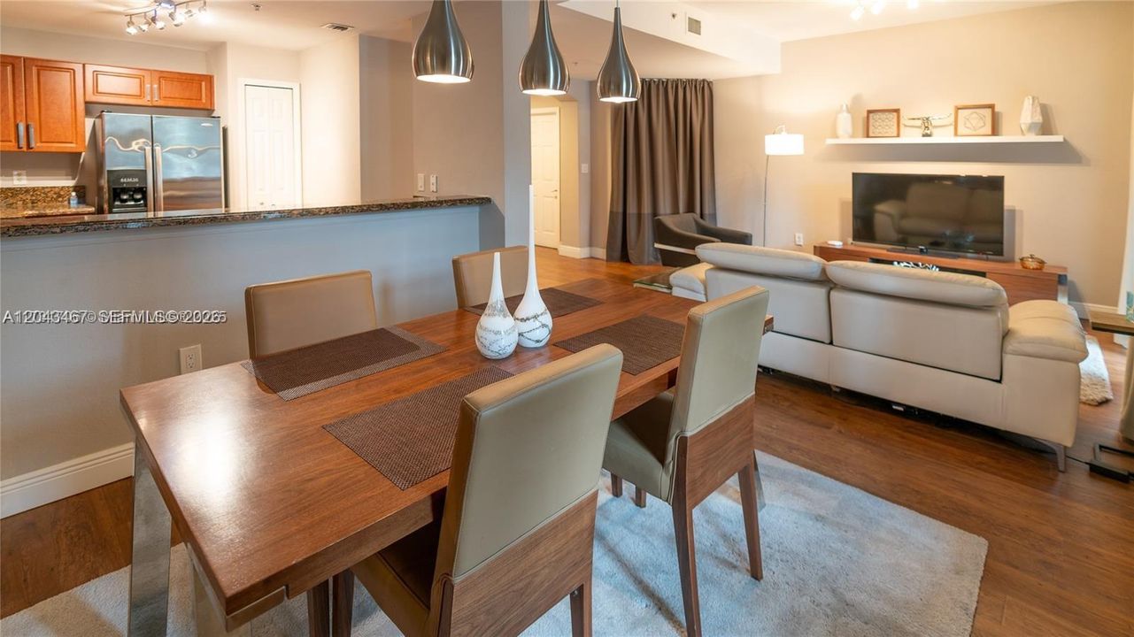 В аренду: $3,000 (3 спален, 2 ванн, 1312 Квадратных фут)