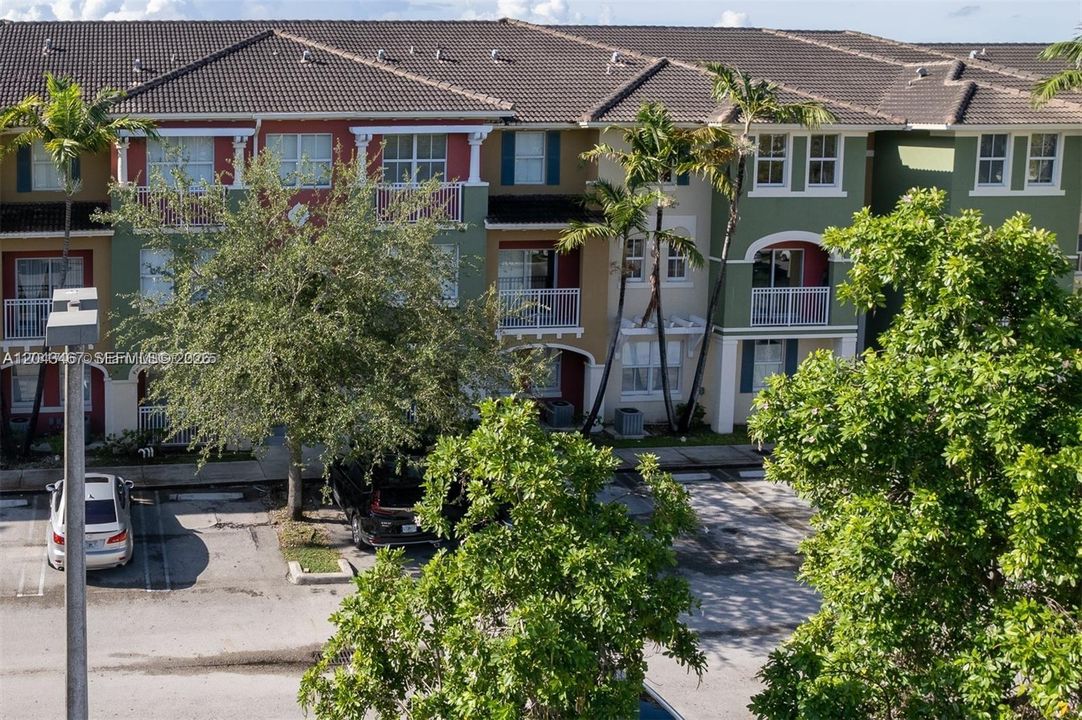 В аренду: $3,000 (3 спален, 2 ванн, 1312 Квадратных фут)