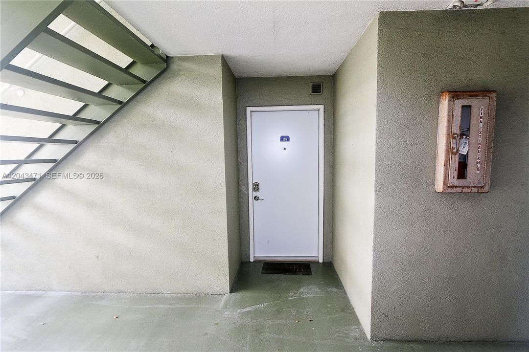В аренду: $2,400 (2 спален, 2 ванн, 1050 Квадратных фут)