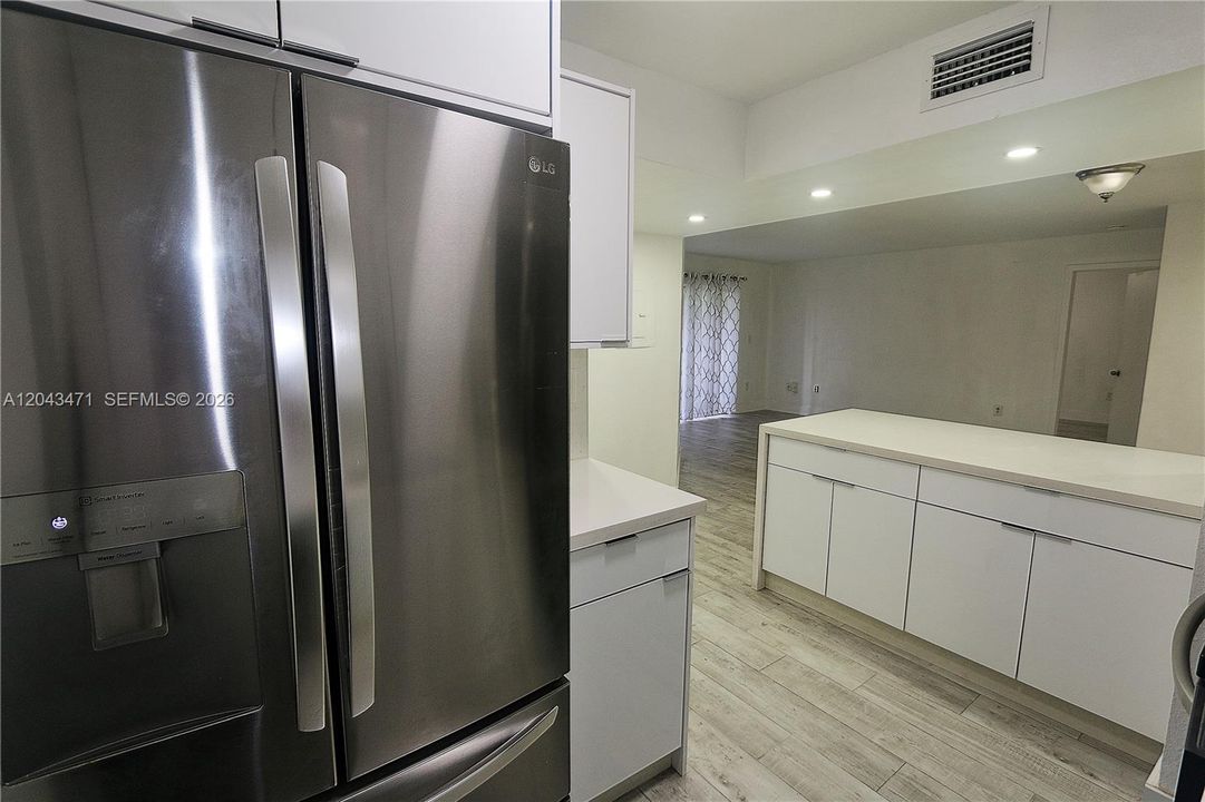 В аренду: $2,400 (2 спален, 2 ванн, 1050 Квадратных фут)
