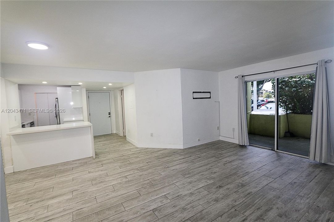 В аренду: $2,400 (2 спален, 2 ванн, 1050 Квадратных фут)