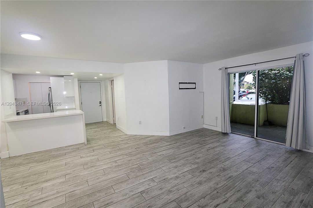 В аренду: $2,400 (2 спален, 2 ванн, 1050 Квадратных фут)