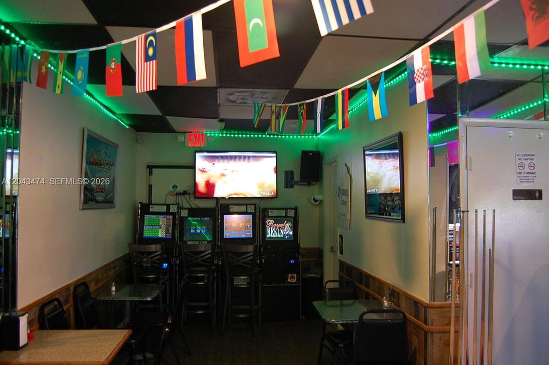 slot machines/maquinitas