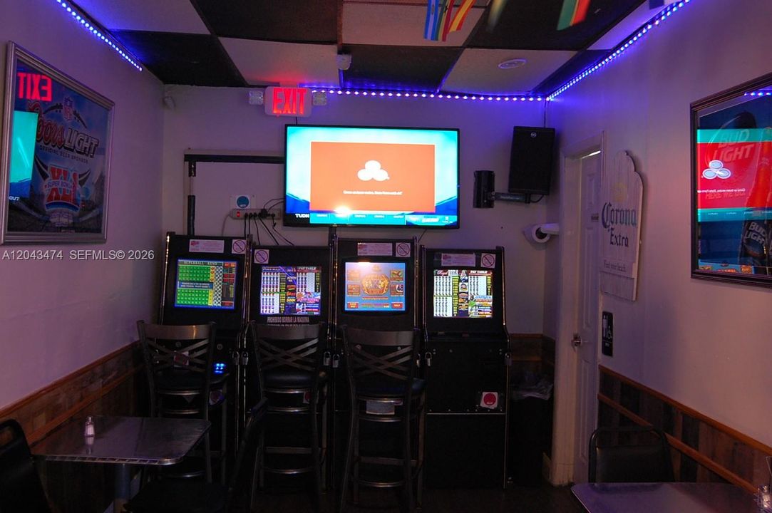 slot machines/maquinitas