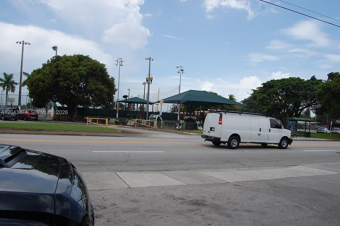 school across the street/escuela al cruzar calle