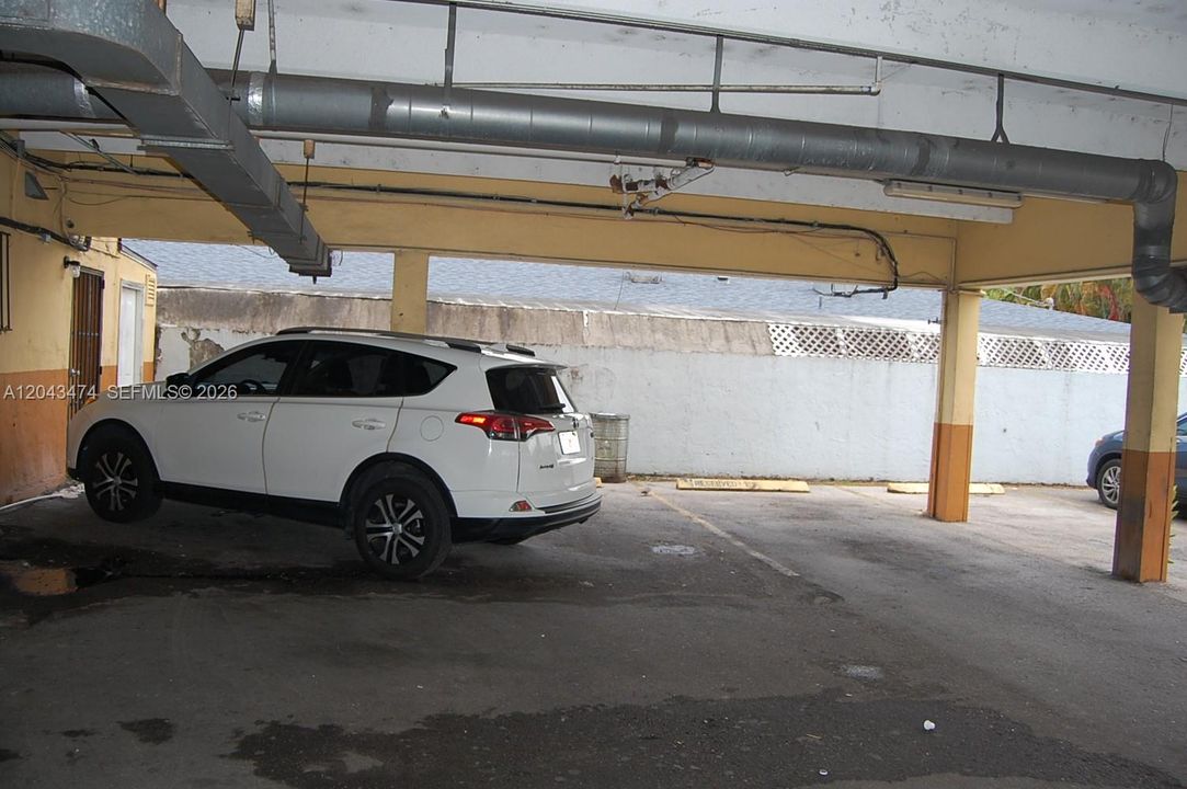parque privado/private parking