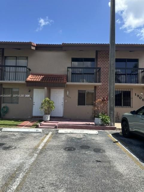 В аренду: $2,450 (2 спален, 1 ванн, 828 Квадратных фут)