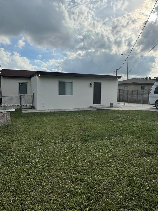 В аренду: $3,950 (4 спален, 2 ванн, 1226 Квадратных фут)