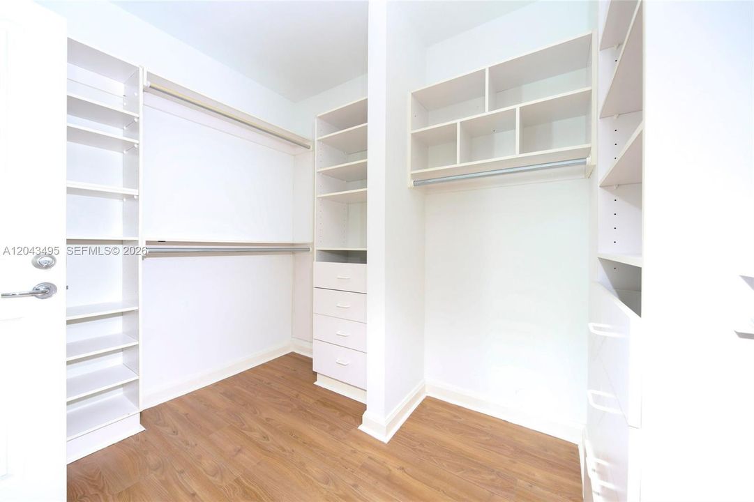 В аренду: $12,834 (2 спален, 2 ванн, 2070 Квадратных фут)