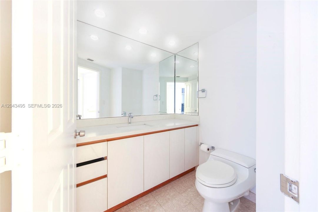 В аренду: $12,834 (2 спален, 2 ванн, 2070 Квадратных фут)